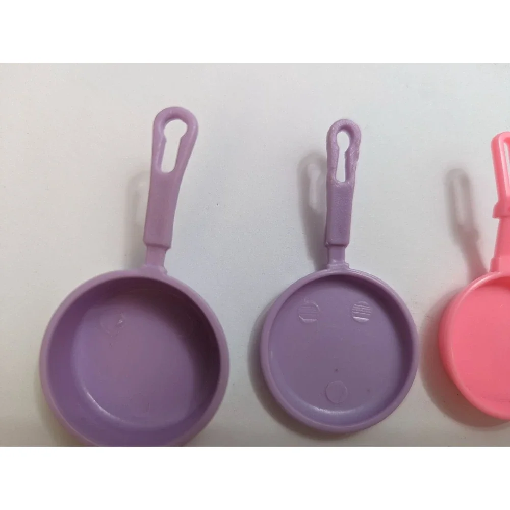 Dollhouse Barbie Doll Diorama mixed 8‎ piece lot purple pink pot pan egg kabob